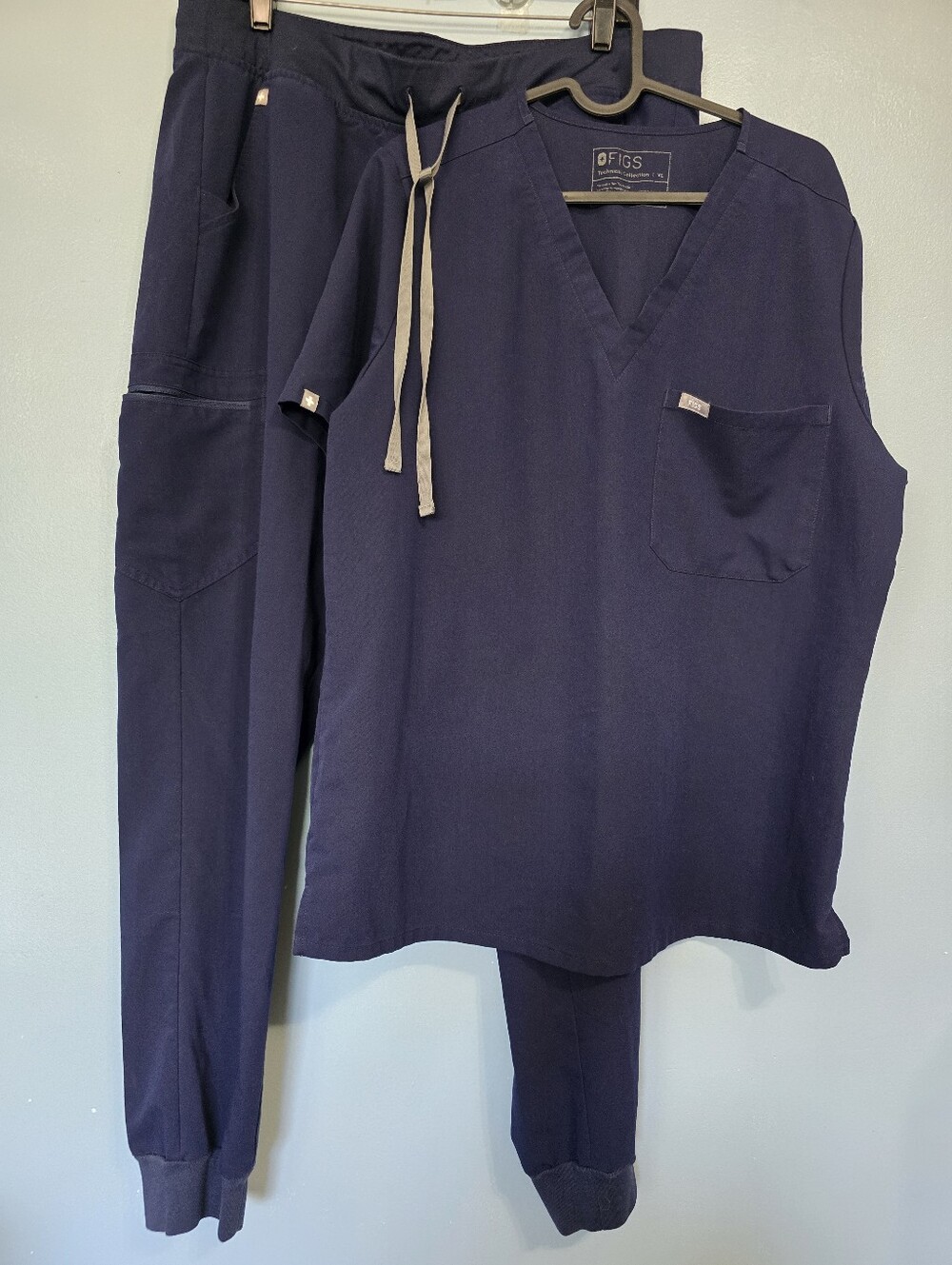 Figs Navy Catarina Scrub Top with Matching Zamora Jogger Pants XL